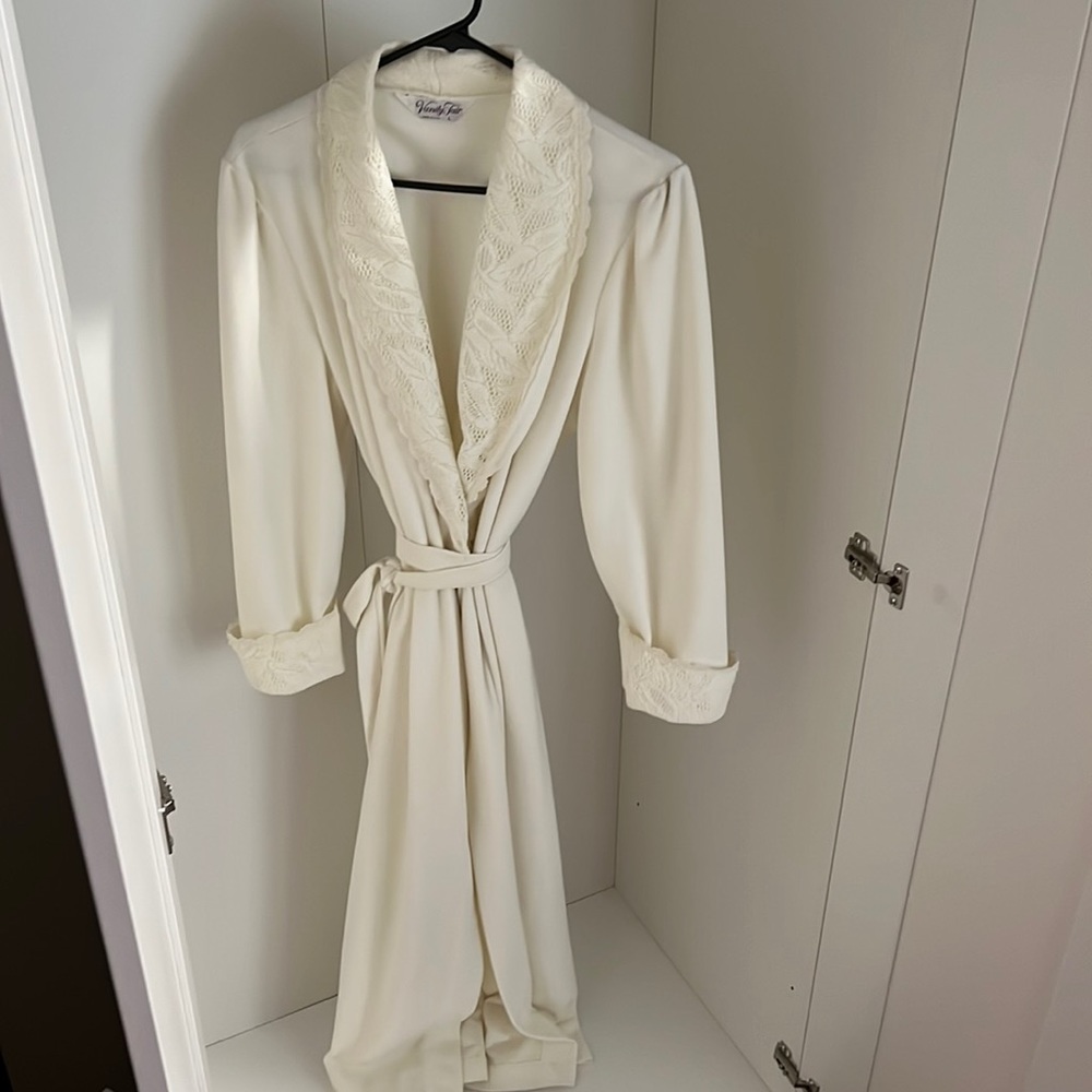 Vanity Fair long Off White Vintage Robe Large